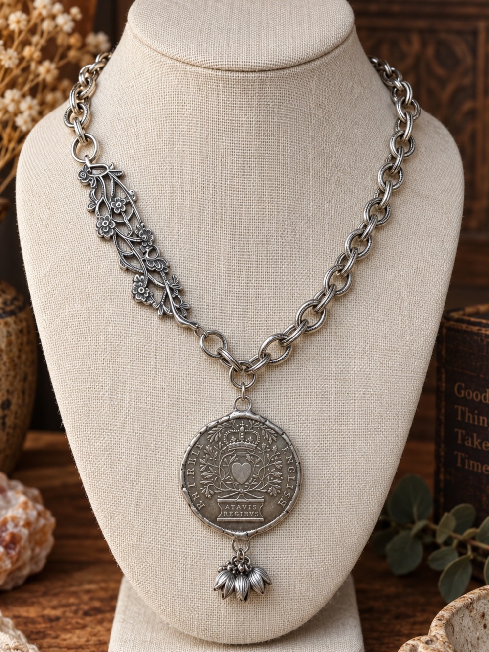 🤍 Queen Anne “Entirely English” 1702 Medal Replica Necklace